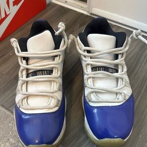 Women Jordan 11s Concords